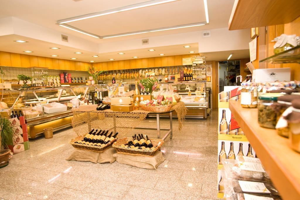La Locanda Di Gino Сульмона Экстерьер фото